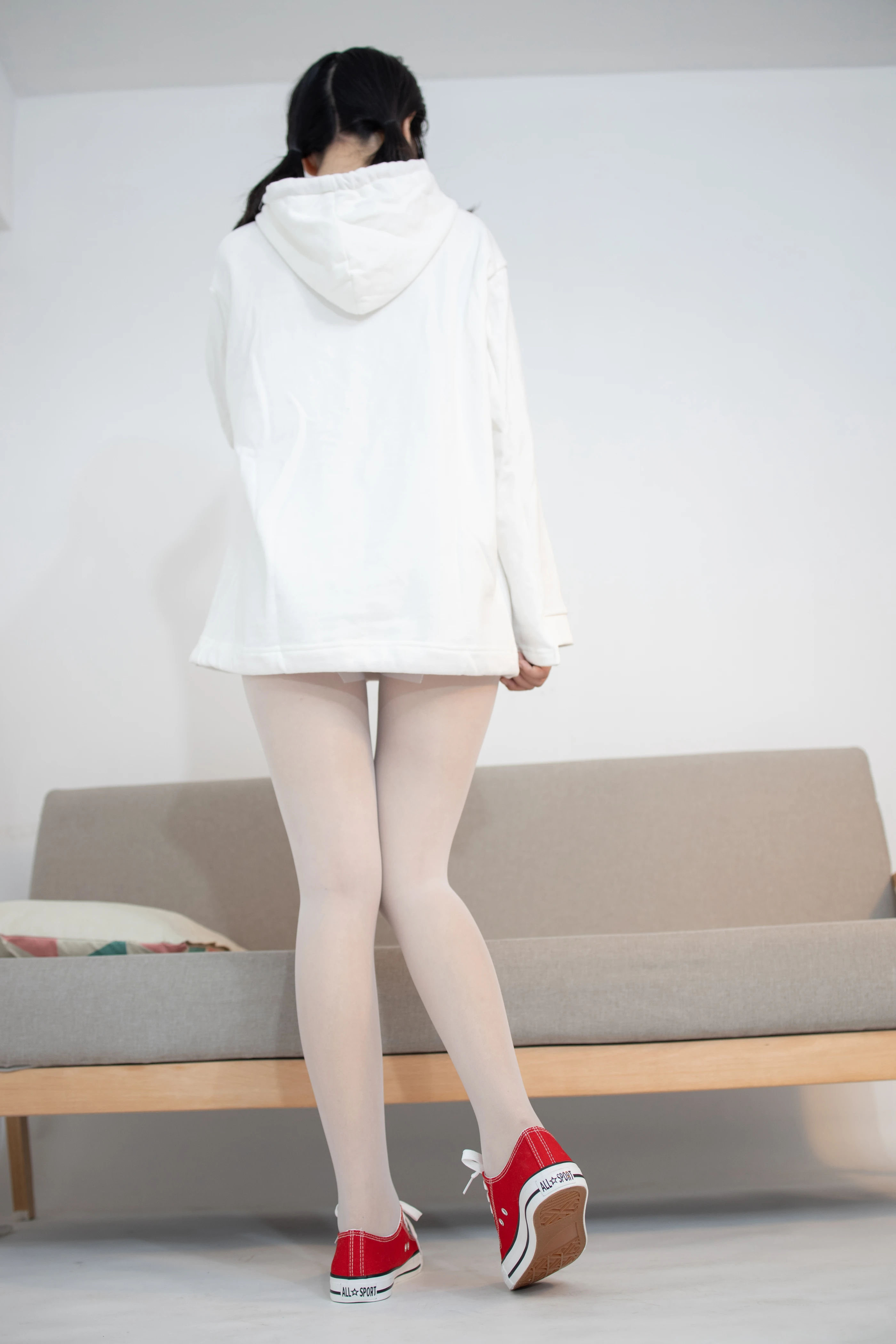 森萝财团 JKFUN-040《红色帆布鞋定制》13D白丝 小夜 [50P 1V]插图5